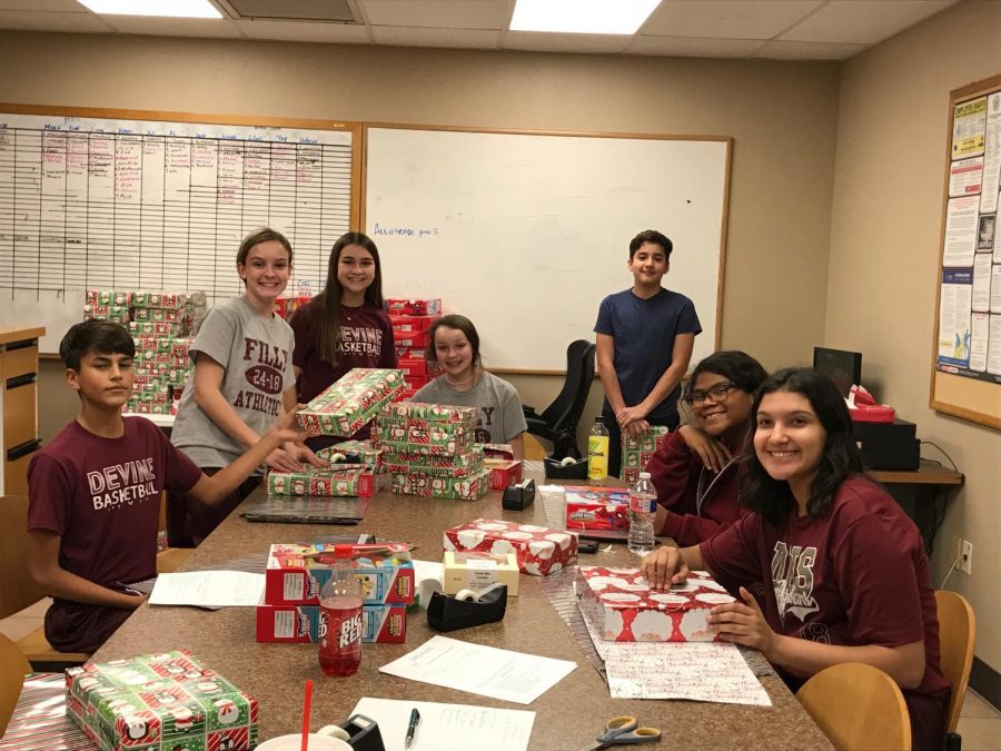 Students+wrapping+present+at+Chaparral+Ford.