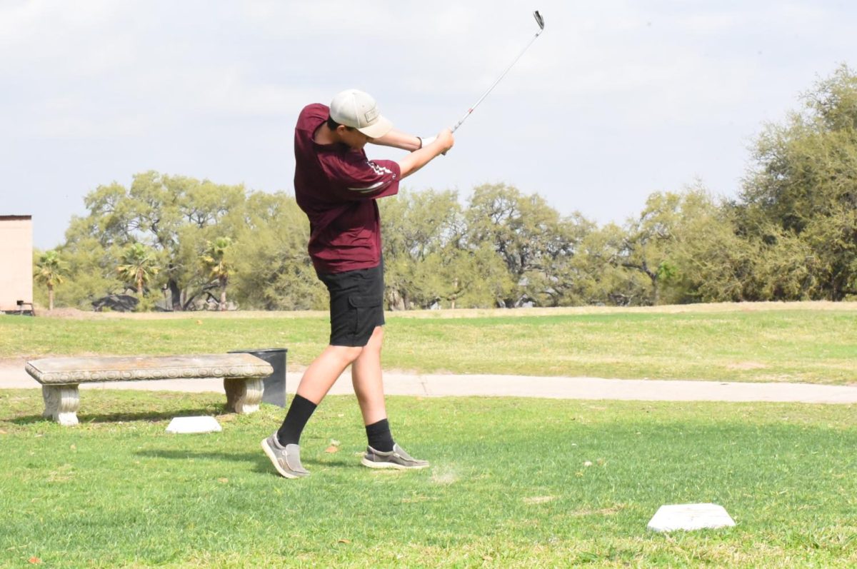 Devine Golf Teams Are Tops at District