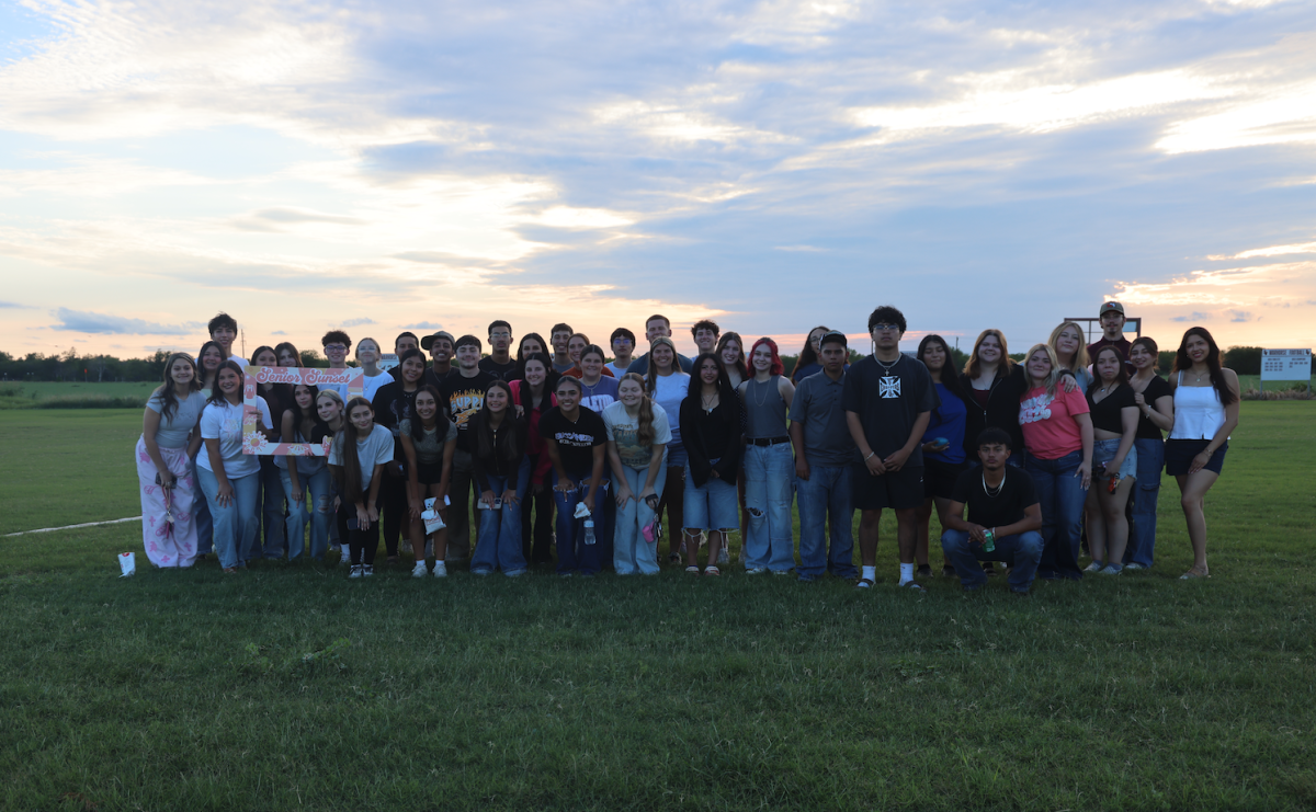 Seniors gather together for a group photo during Senior Sunset.